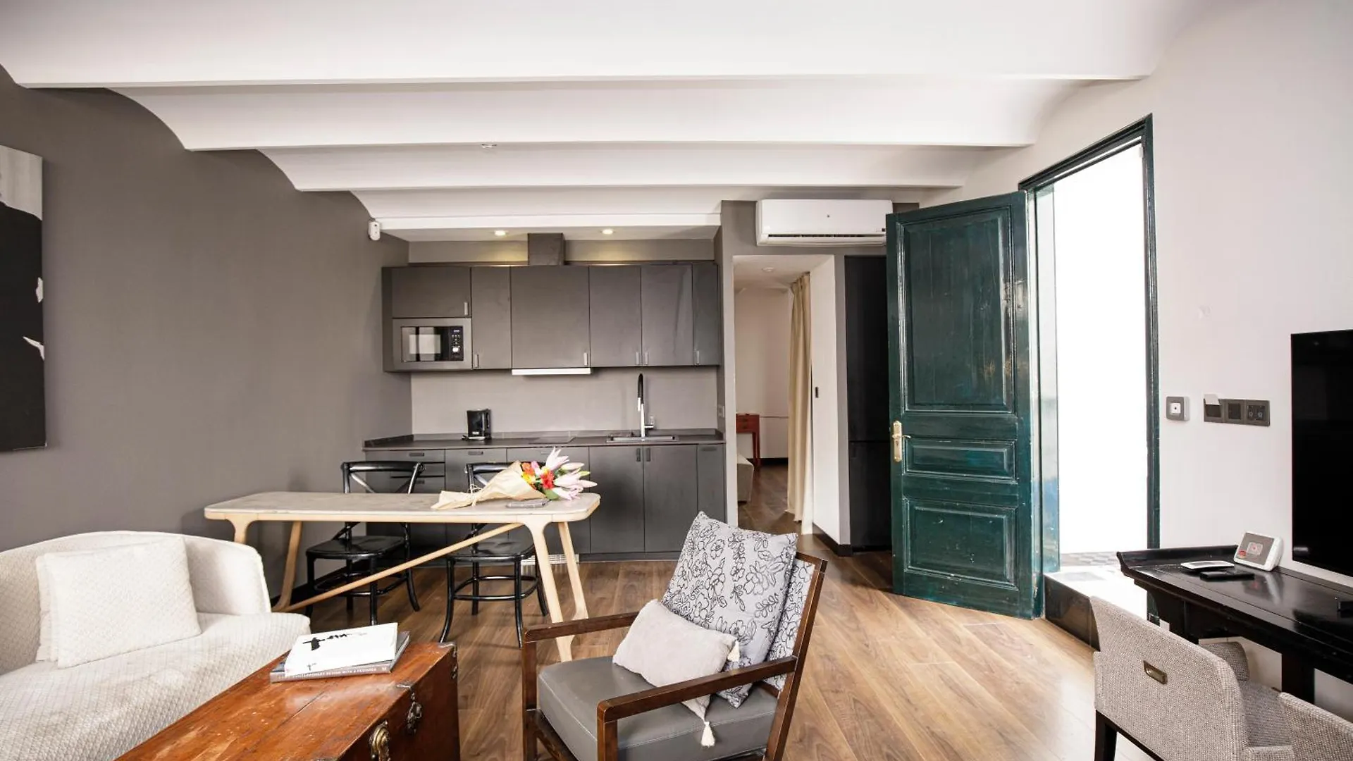 Luminous Top Floor Apartment With Terrace Barcelona