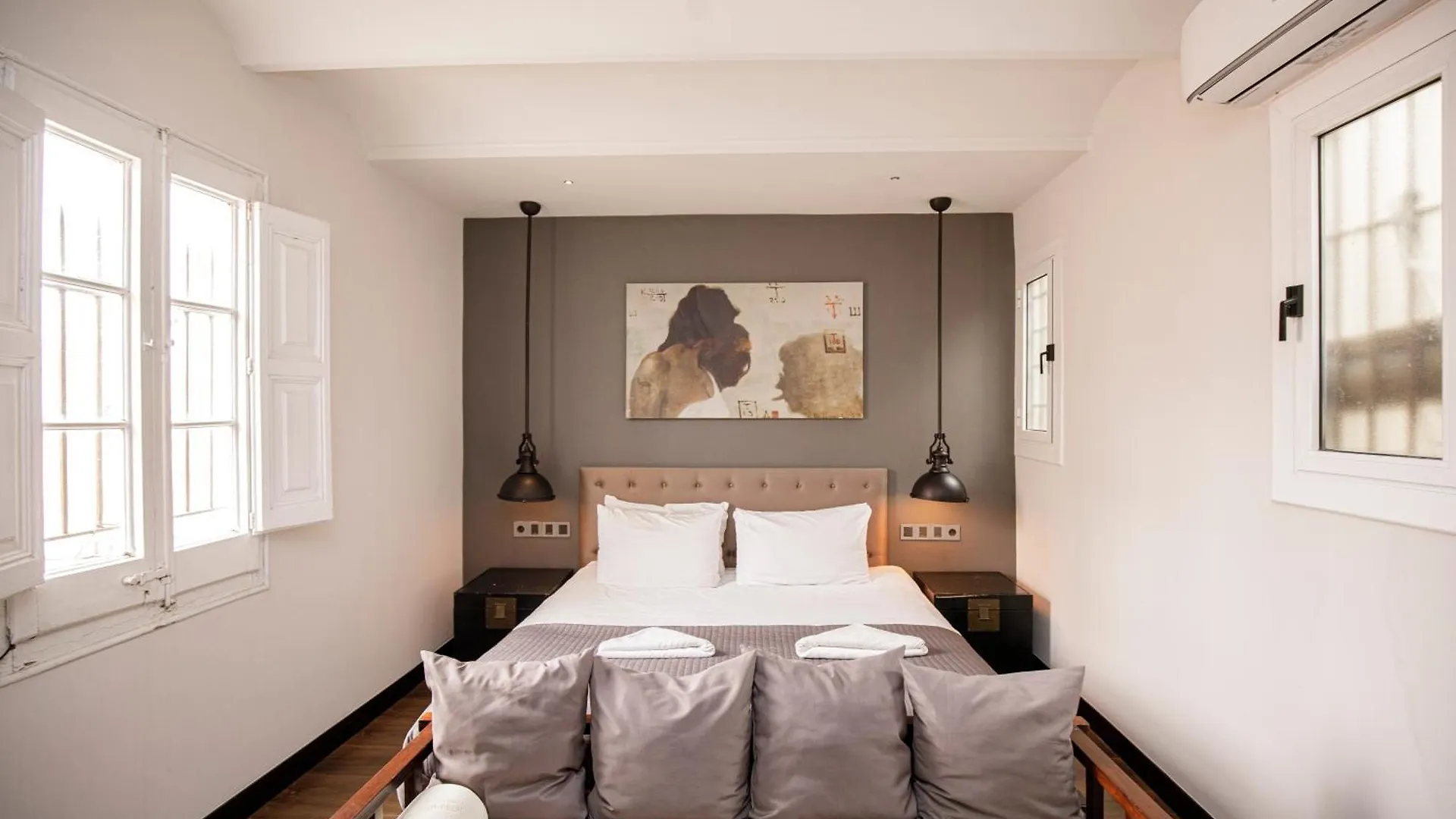 Luminous Top Floor Apartment With Terrace Barcelona