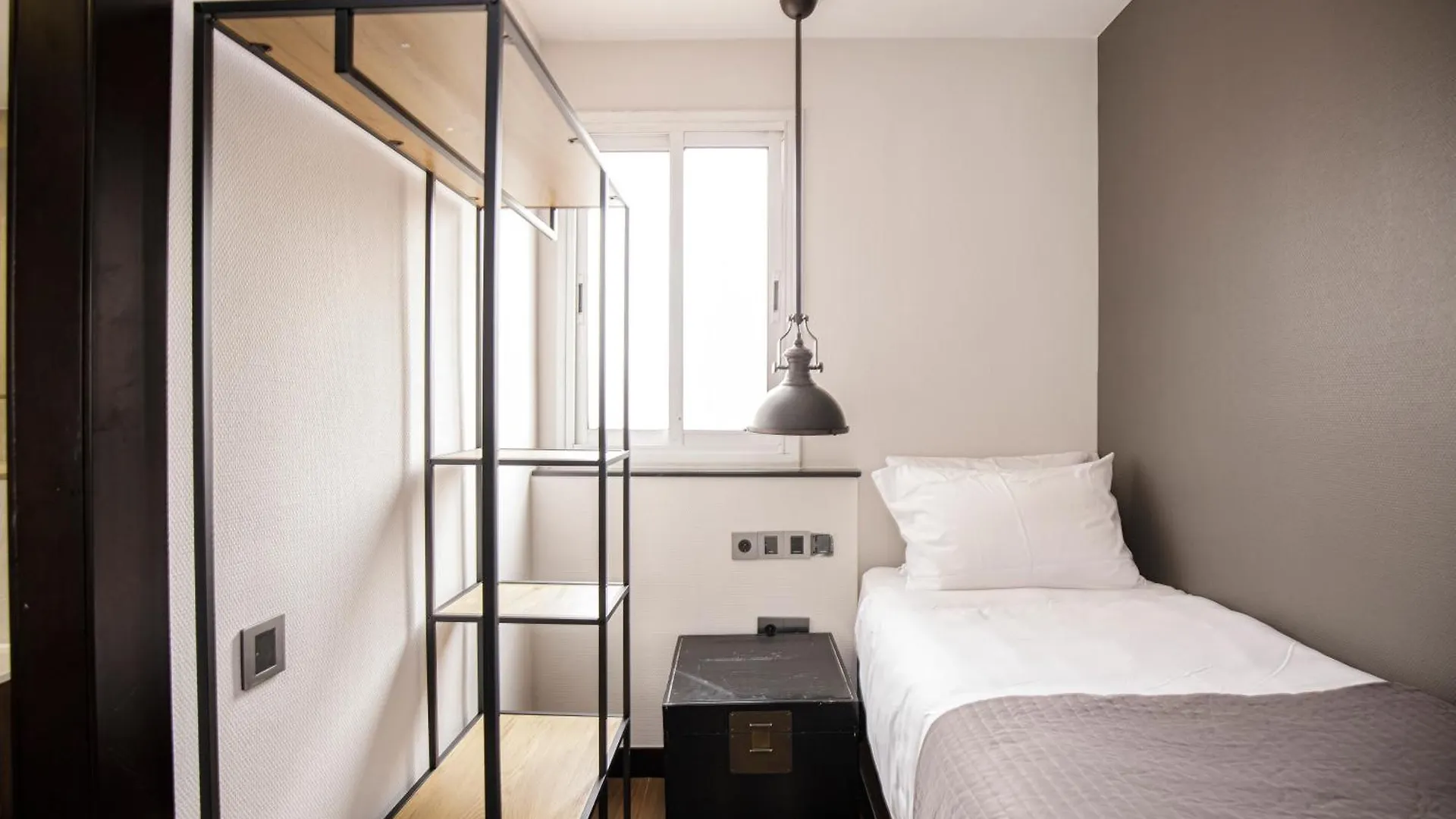 Luminous Top Floor Apartment With Terrace Barcelona