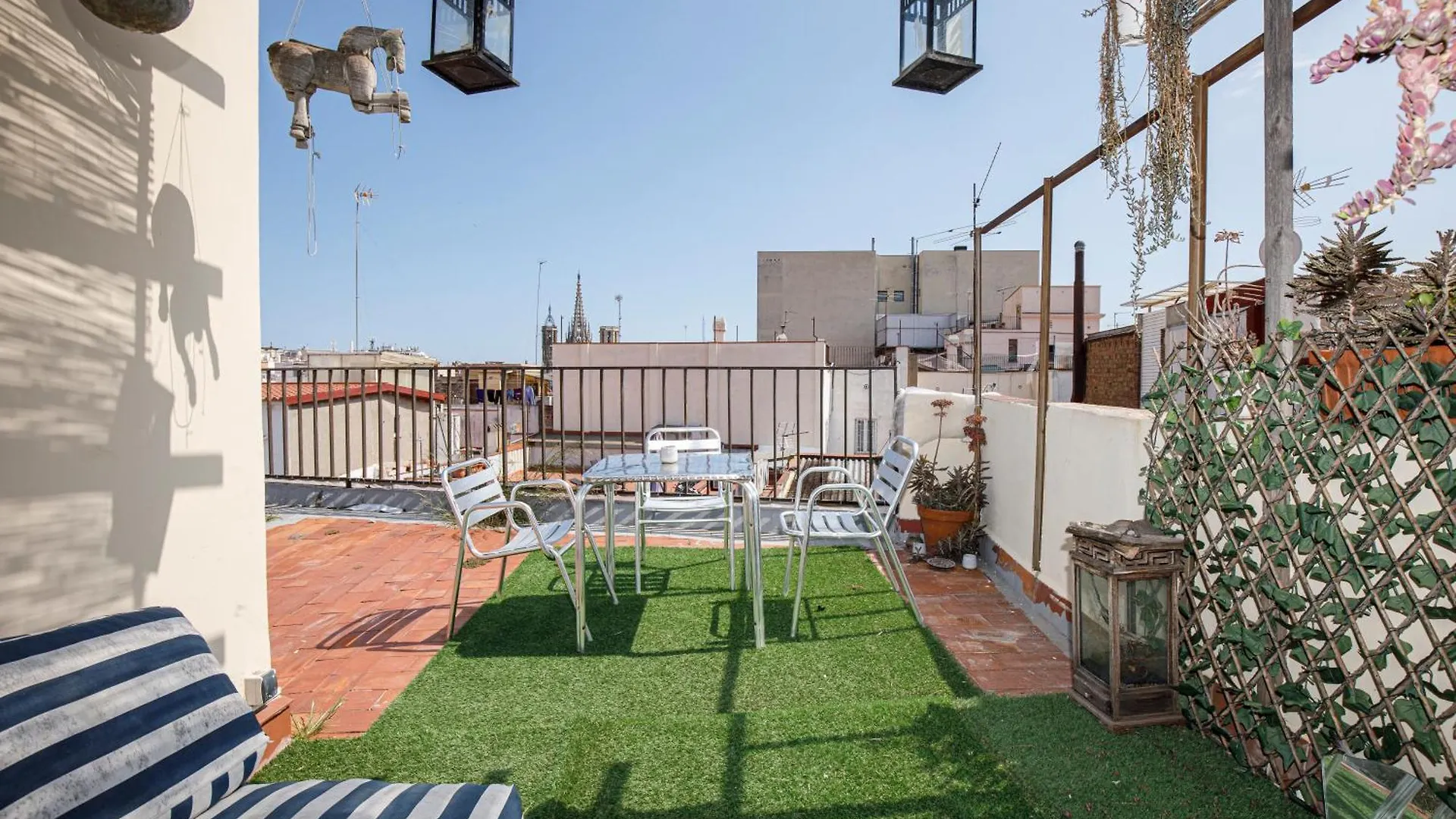 Luminous Top Floor Apartment With Terrace Barcelona