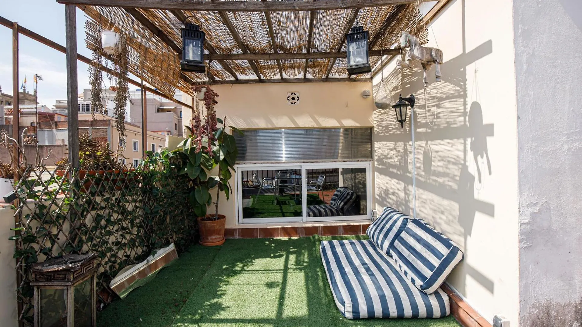 Luminous Top Floor Apartment With Terrace Barcelona