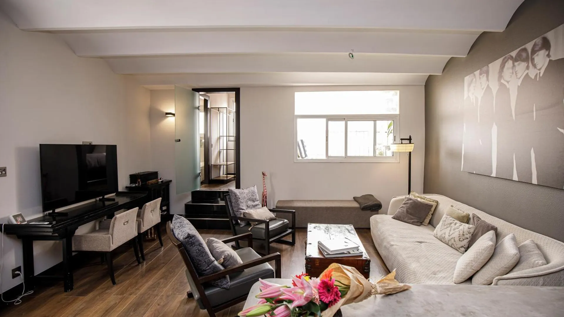 Luminous Top Floor Apartment With Terrace location